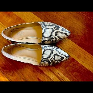Franco Sarto snakeskin pattern flats in size 8 1/2.